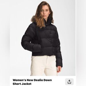 The North Face Women's Dealio down black Puffer short Jacket. Size Large